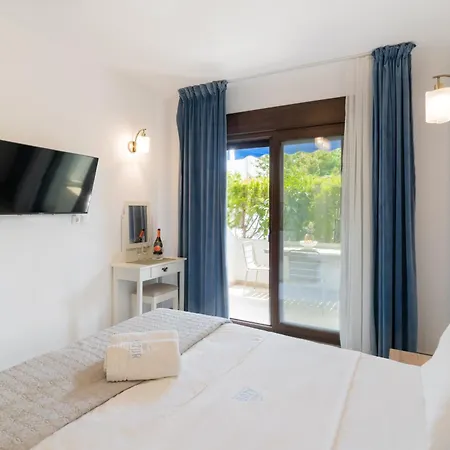 Azur By Paralia Living