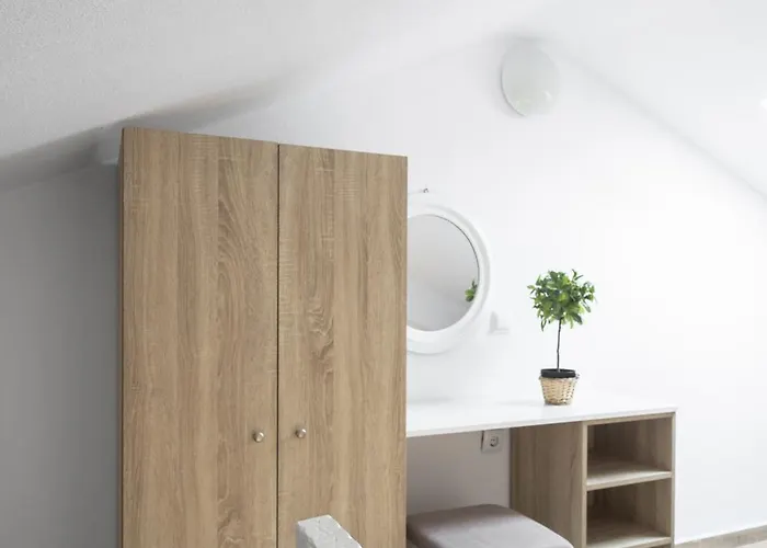 Azur By Paralia Living