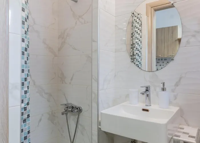 Apart-hotel Azur By Paralia Living