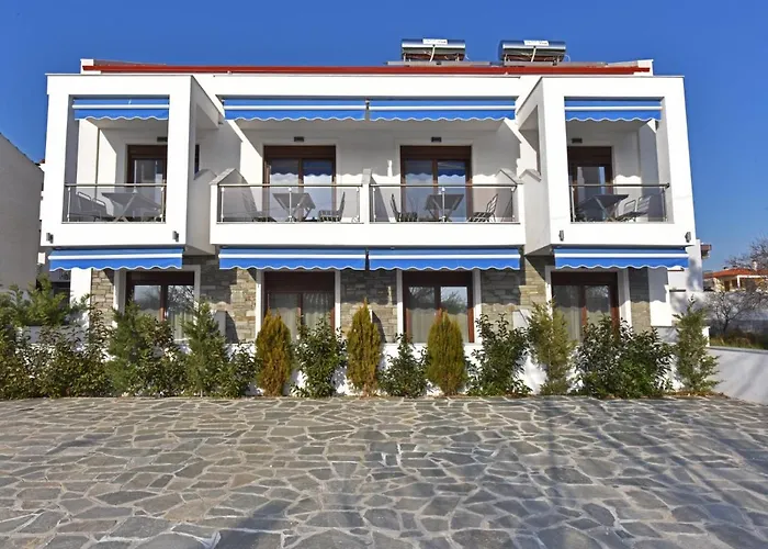 Azur By Paralia Living